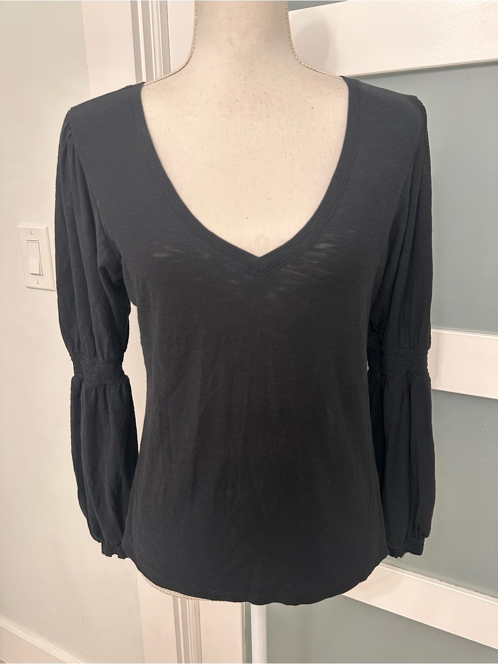 Nation Ltd Black V-Neck Pima Cotton Top Long Slv Med Elevated Basics Peru Made